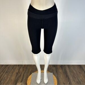Lululemon Astro Crop Capris • Midnight Black • Fold-over Waist • Size 4